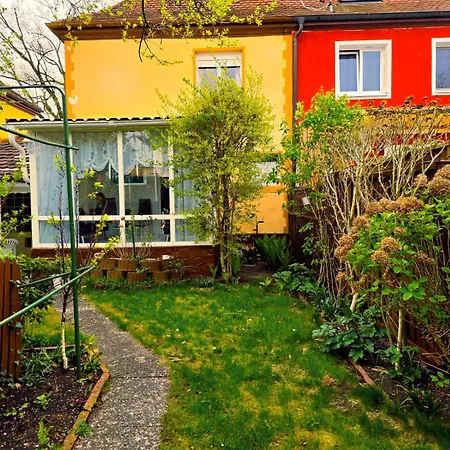 Villa Gartenwohnung Mit Terrasse 2